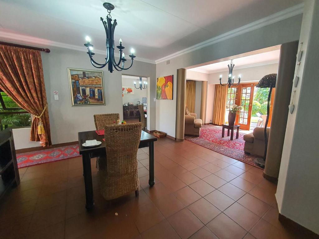 Micasa Sucasa Guesthouse Lephalale Extérieur photo