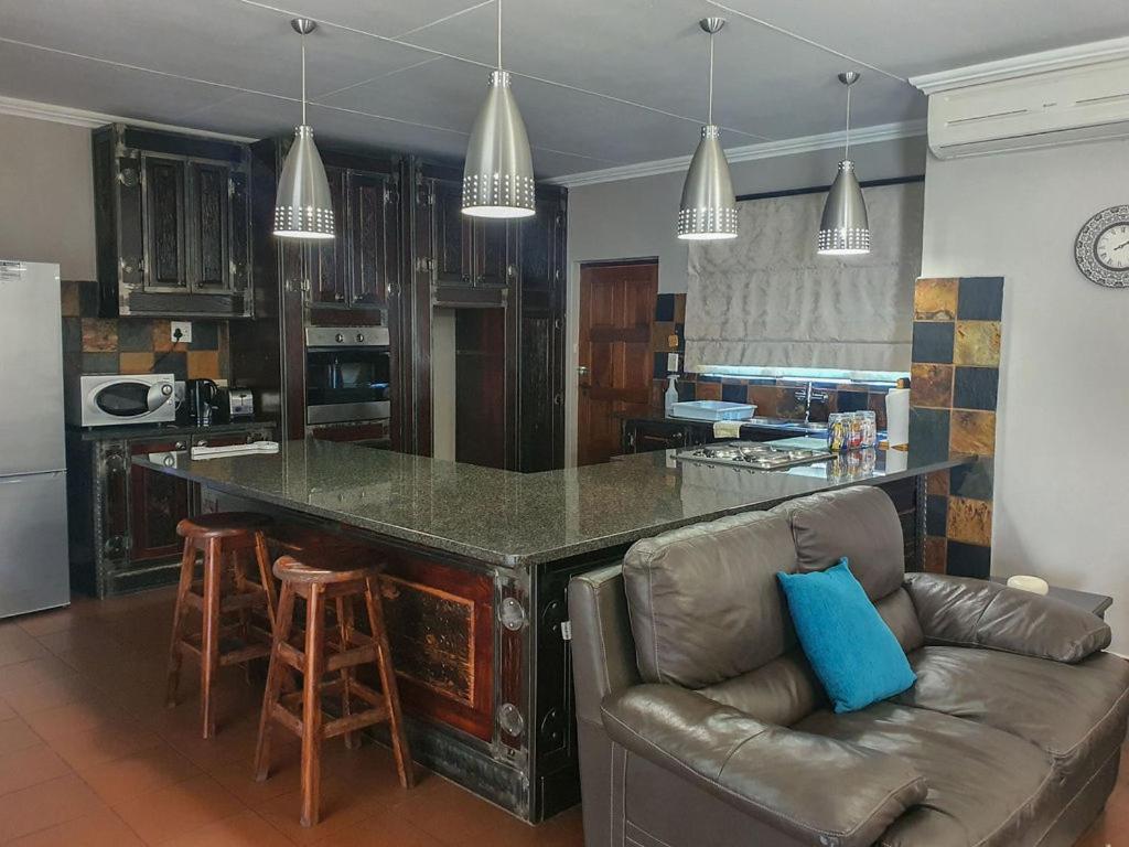 Micasa Sucasa Guesthouse Lephalale Extérieur photo