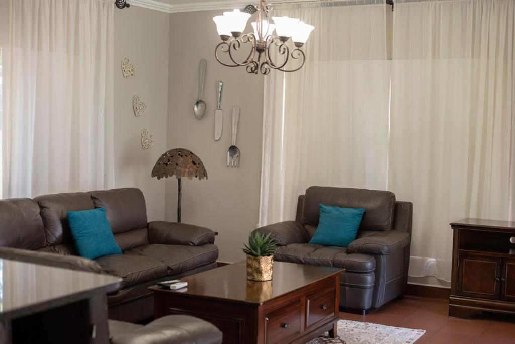 Micasa Sucasa Guesthouse Lephalale Extérieur photo